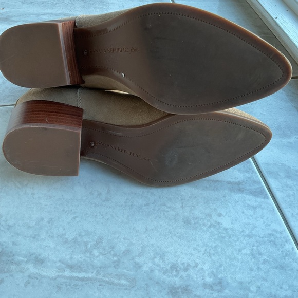 Banana Republic suede Chelsea bootie - Picture 5 of 5